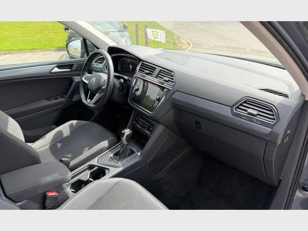 Volkswagen Tiguan (2021) — foto 16 van 27