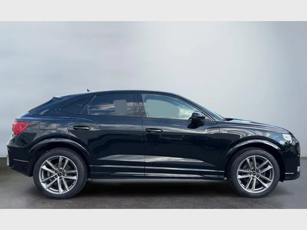 Audi Q3 Sportback (2023) — foto 9 van 15