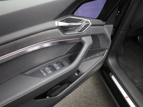 AUDI Q8 e-tron Sportback (2024) — foto 11 van 25