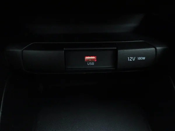Kia Stonic (2023) — foto 18 van 35