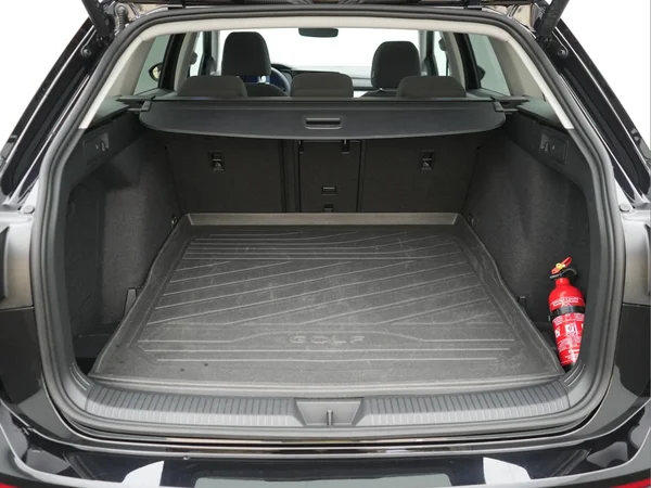 VOLKSWAGEN Golf VIII SW (2024) — foto 4 van 10