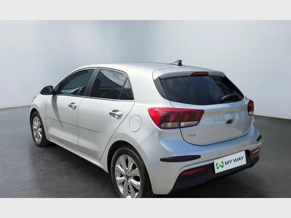 Kia RIO (2022) — foto 18 van 24