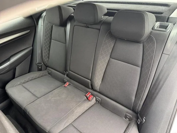 SKODA Karoq Dsl (2021) — foto 4 van 31