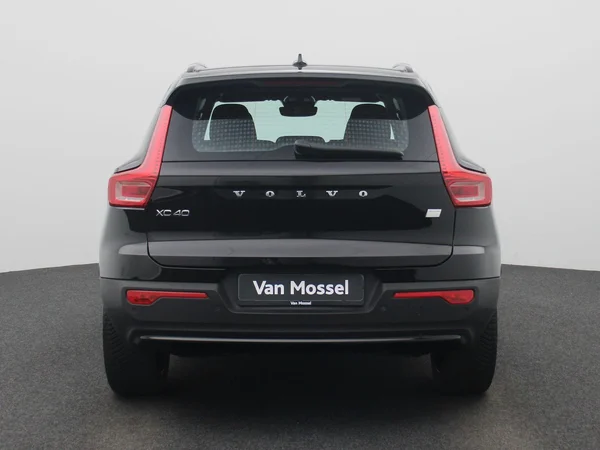 Volvo XC40 (2023) — foto 37 van 41