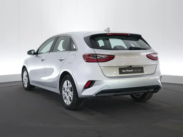 Kia cee'd (2024) — foto 12 van 21