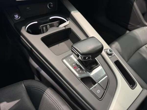 AUDI A4 (2022) — foto 17 van 28