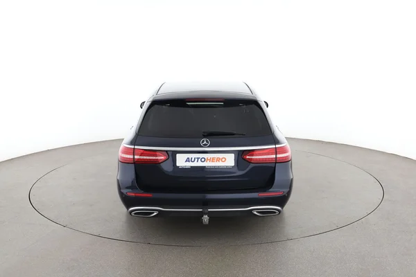 Mercedes-Benz E-Klasse (2022) — foto 11 van 16