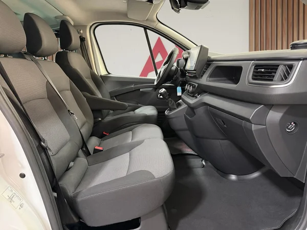 Renault Trafic (2023) — foto 21 van 29