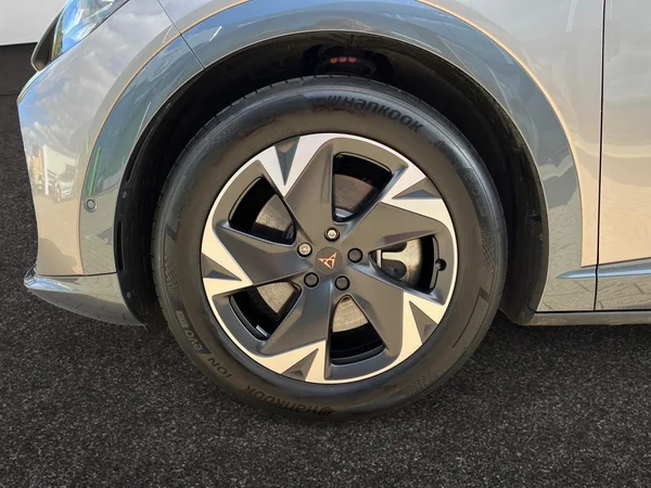 CUPRA Tavascan (2025) — foto 14 van 22