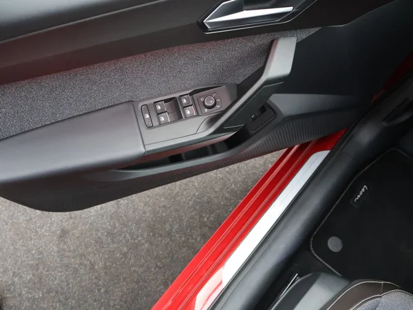 SEAT Leon e-Hybrid (PHEV) (2020) — foto 6 van 23