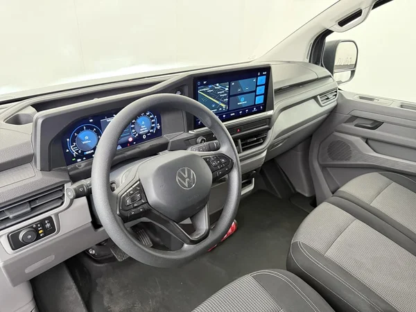 VOLKSWAGEN Transporter T7 32 Combi Lwb (2025) — foto 15 van 18