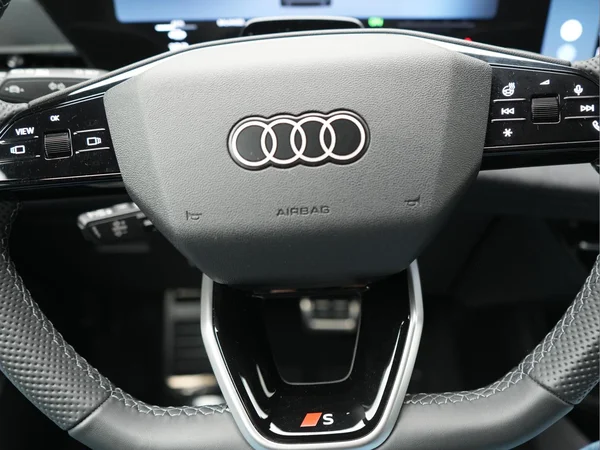 AUDI Q6 e-tron (2026) — foto 18 van 32