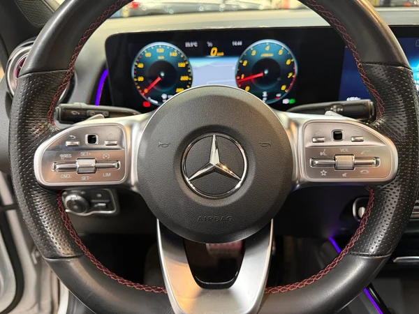 Mercedes-Benz GLB-180 (2021) — foto 7 van 31