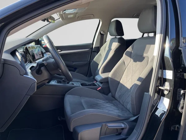 VOLKSWAGEN Golf VIII SW (2024) — foto 18 van 22