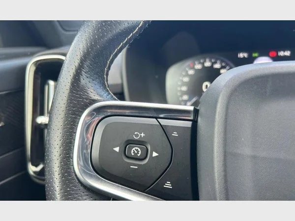Volvo XC40 (2018) — foto 15 van 30