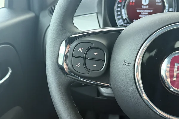 Fiat 500c (2023) — foto 6 van 16