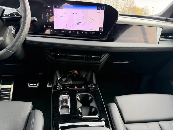 AUDI Q6 e-tron (2026) — foto 5 van 23