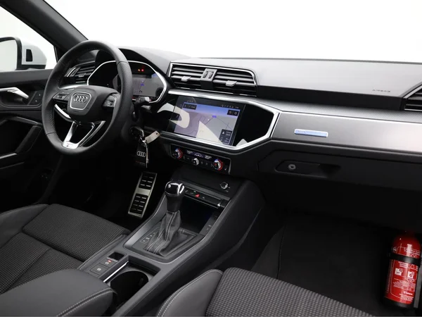 AUDI Q3 PHEV (2024) — foto 17 van 23