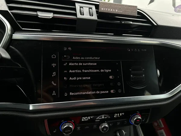 Audi Q3 (2022) — foto 9 van 28