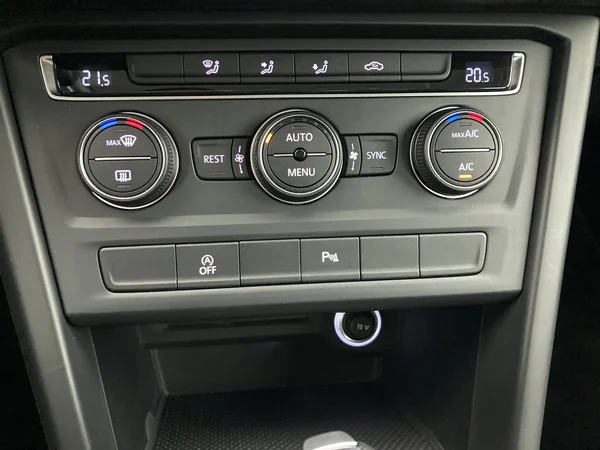 VOLKSWAGEN Touran (2020) — foto 15 van 36