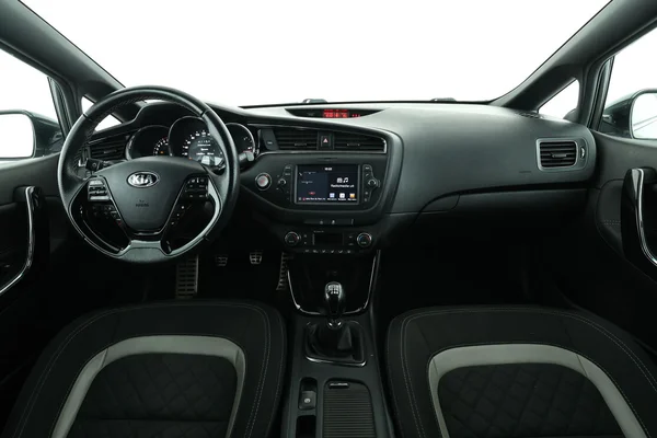 Kia cee'd (2017) — foto 3 van 16