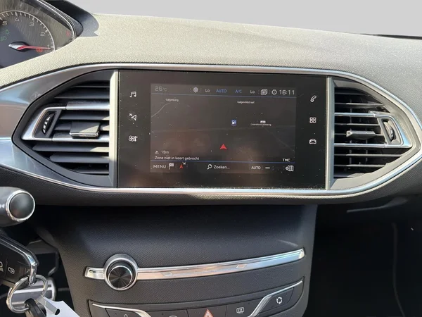 Peugeot 308 (2019) — foto 4 van 18
