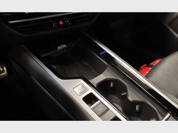 Volkswagen Passat Variant (2024) — foto 27 van 38