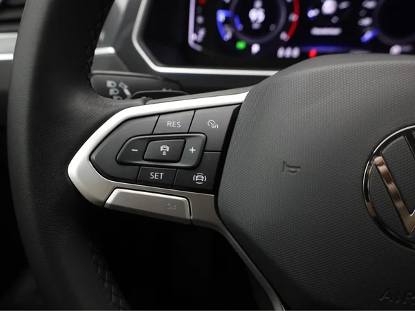 VOLKSWAGEN Tiguan (2023) — foto 7 van 20