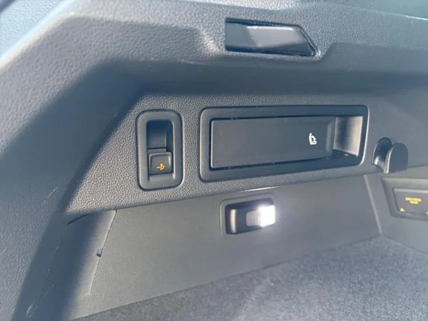 VOLKSWAGEN Tiguan (2022) — foto 25 van 31