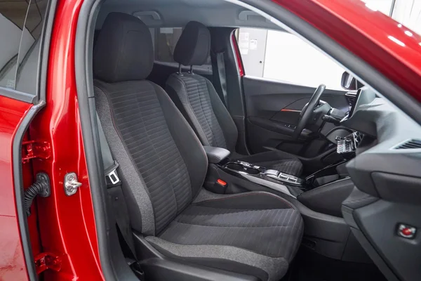 Peugeot E-2008 (2022) — foto 6 van 56