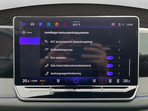 VOLKSWAGEN Tiguan (2025) — foto 9 van 22