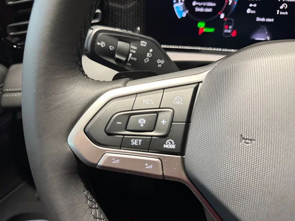 VOLKSWAGEN Tiguan (2026) — foto 8 van 21