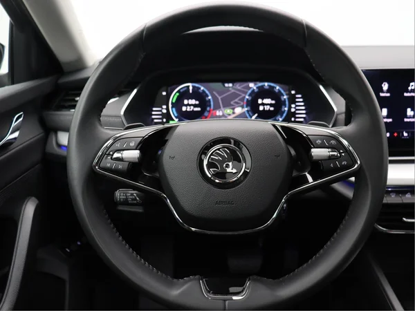 SKODA Octavia Combi (2024) — foto 10 van 18