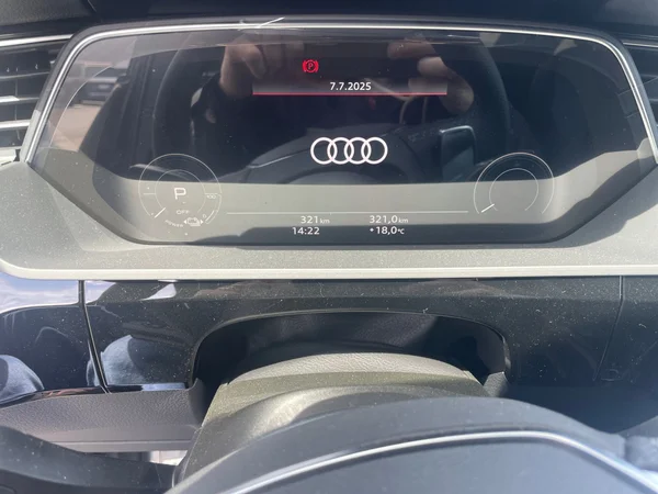 AUDI Q8 e-tron Sportback (2025) — foto 13 van 21