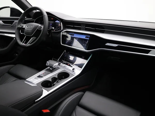 AUDI A6 Avant (2025) — foto 22 van 28