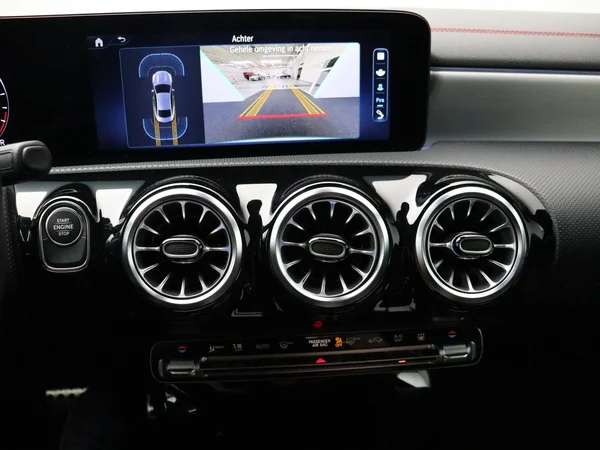 Mercedes-Benz CLA (2024) — foto 8 van 32