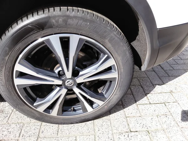 Nissan QASHQAI (2018) — foto 3 van 15