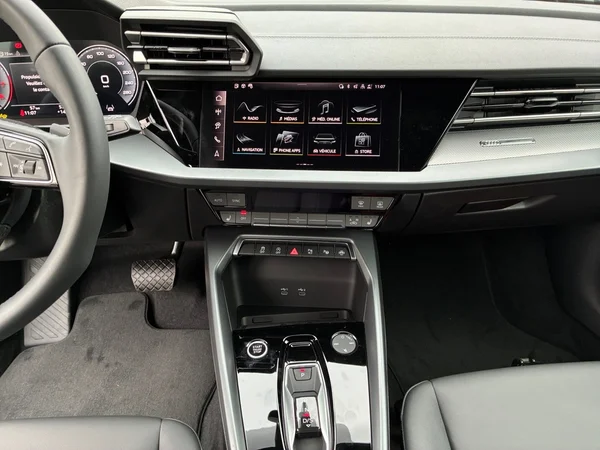 AUDI A3 Sportback (2024) — foto 4 van 16