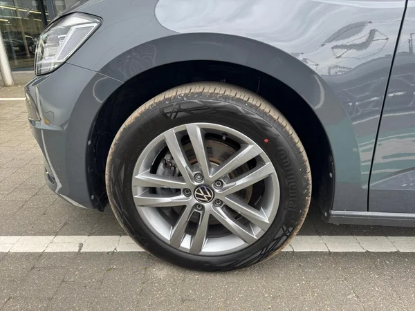 VOLKSWAGEN Touran (2025) — foto 16 van 24
