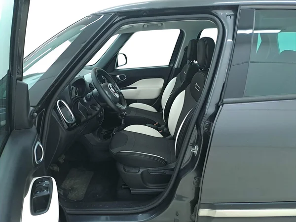 Fiat 500L Trekking (2017) — foto 29 van 29