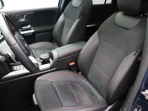 Mercedes-Benz GLA (2022) — foto 6 van 30