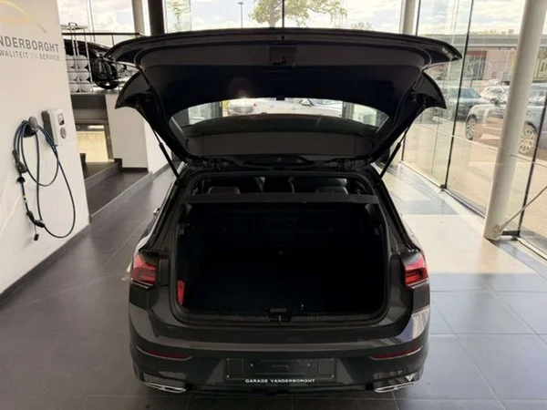 Volkswagen Golf (2024) — foto 20 van 22