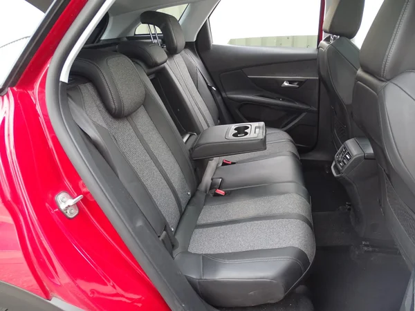 Peugeot 3008 (2018) — foto 7 van 24