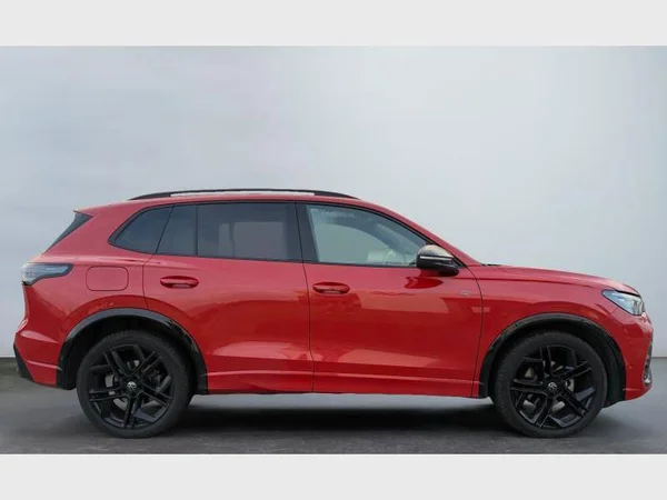 Volkswagen Tiguan (2024) — foto 12 van 25