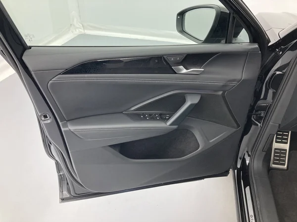 VOLKSWAGEN Tiguan (2025) — foto 14 van 36