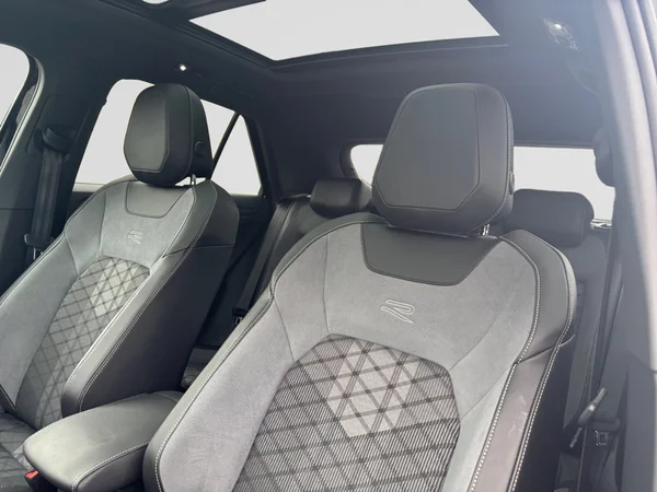 VOLKSWAGEN T-Roc (2024) — foto 2 van 23