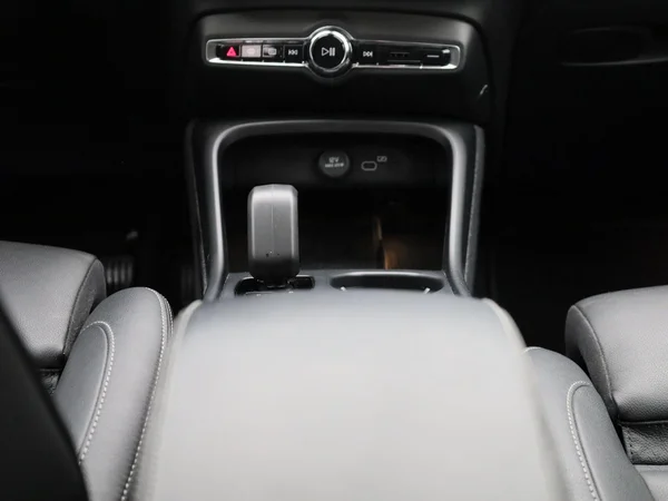 Volvo XC40 (2024) — foto 2 van 48