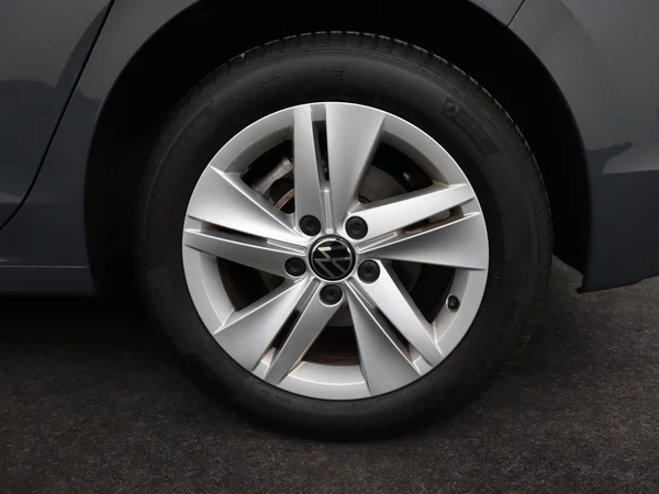 VOLKSWAGEN Golf (2024) — foto 7 van 24