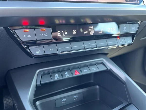 AUDI A3 Sportback (2025) — foto 8 van 21