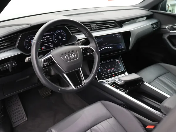 Audi e-tron (2022) — foto 8 van 27